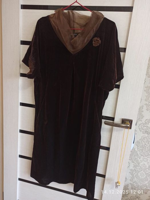 Платье красивое.