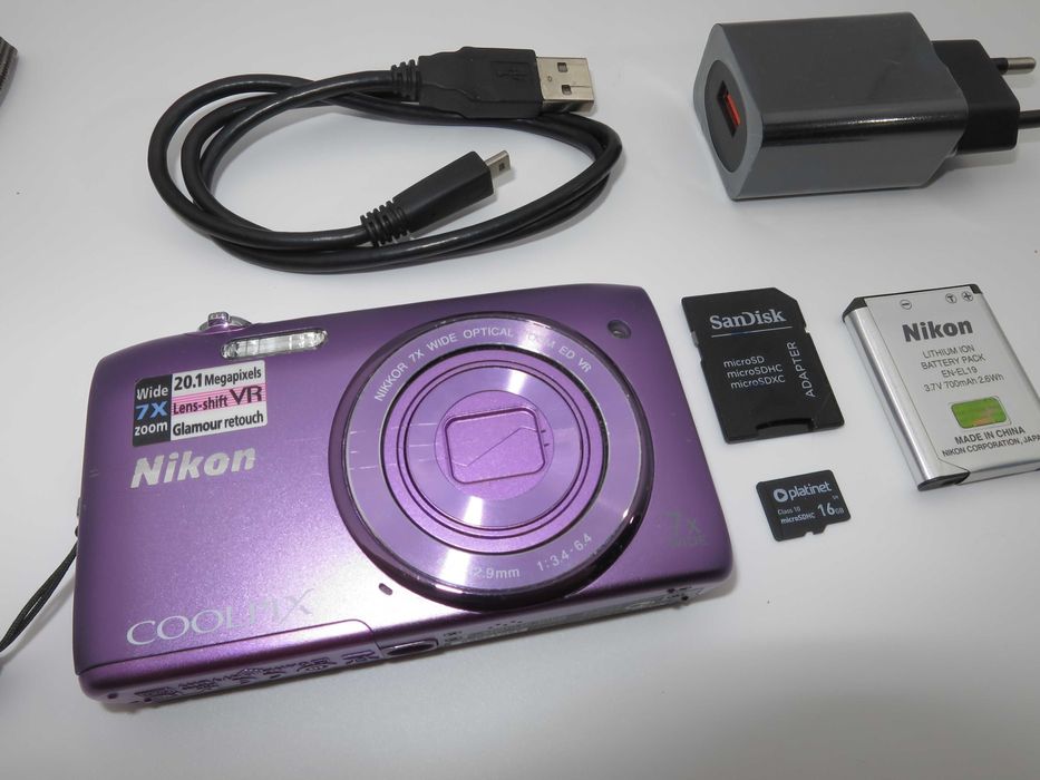 Nikon Coolpix S3500 ултра компактен фотоапарат в страхотен лилав цвят, 20MP цифрова камера 7х оптичен зум, напълно тествана и работи отлично