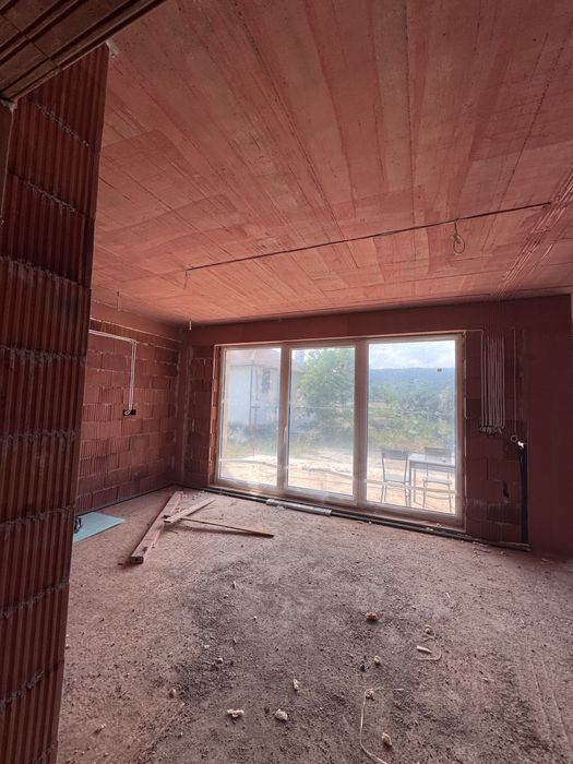 МАЗИЛКИ_Pro ВТ полага машинни мазилки и шпакловки.