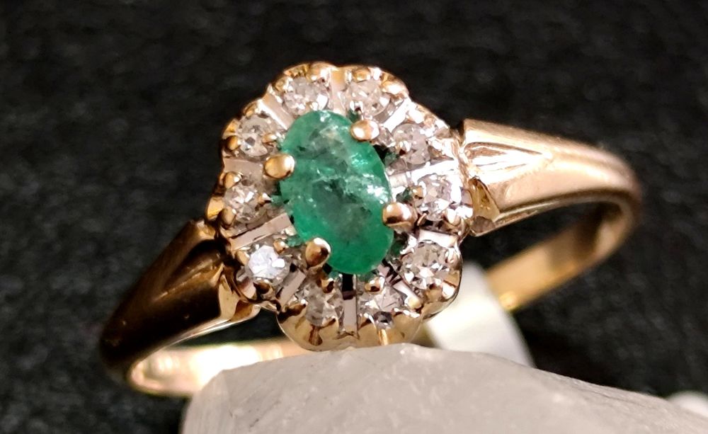Златен Пръстен / Изумруд / Брилянти