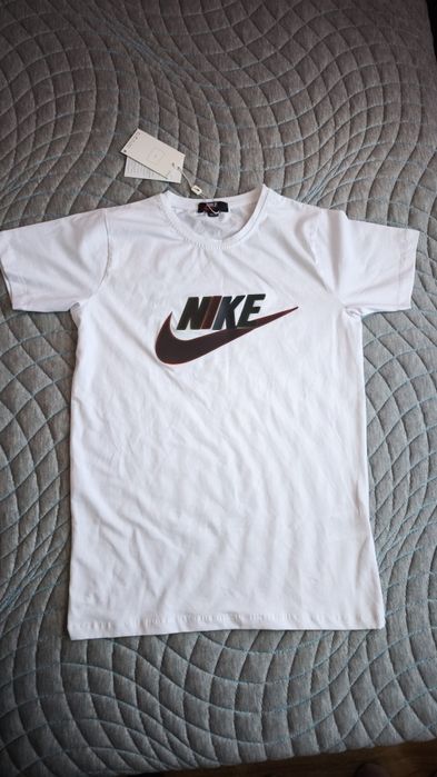 Тениска Nike 158/164 нова