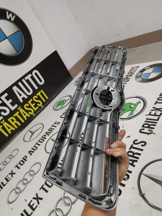 Grila centrala radioator toyota avensis 2005/2004/2006