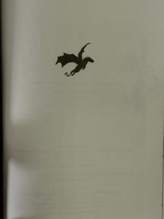 Продам книгу Ониксовый шторм