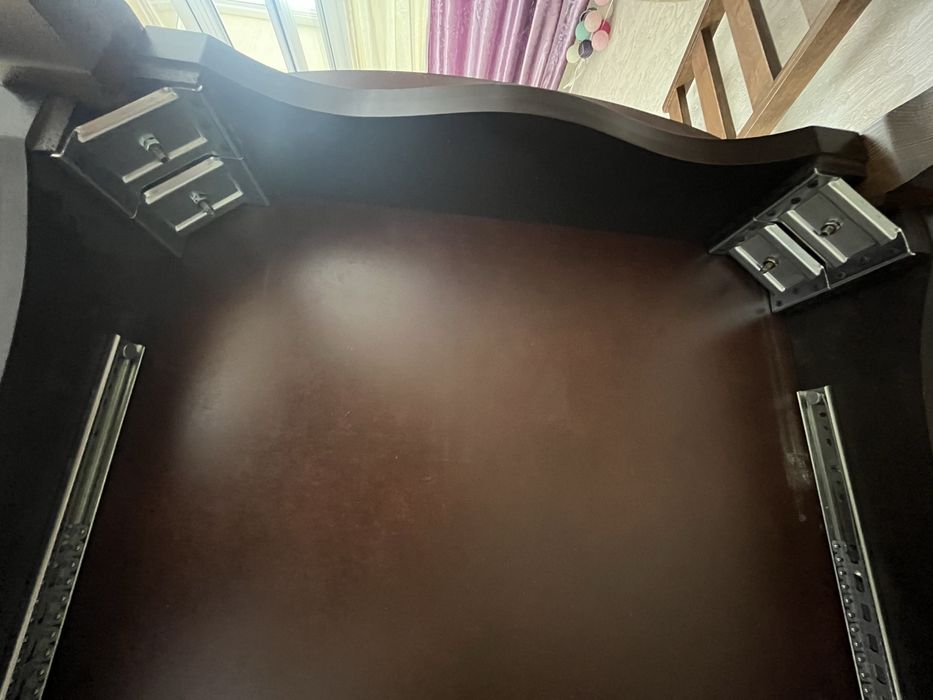 Стол из натурального массива дерева