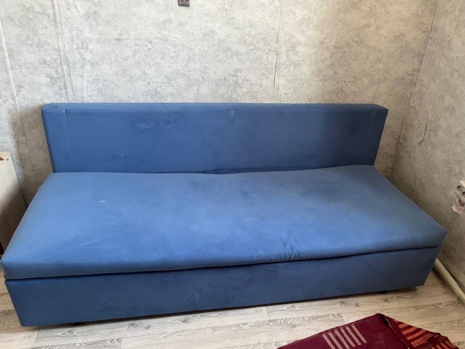 Диван синий раскладной