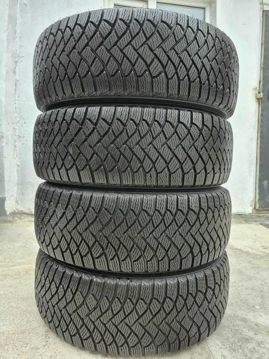 215/60R17 Maxxis