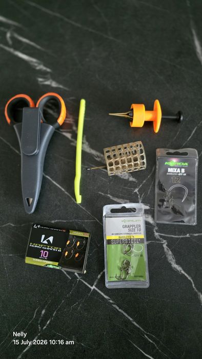 O cutie korda impreuna cu accesorii
