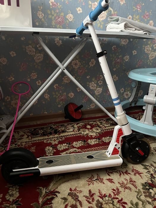 Электронный самокат детскии