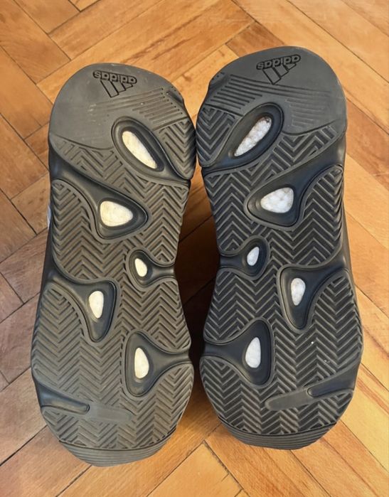 Adidasi Yeezy 700 100% originali