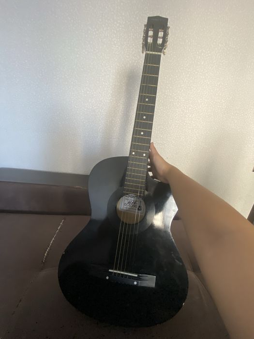 Гитара черная новая