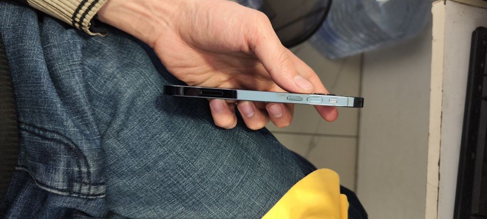 Iphone 12 pro.     80 yomkisi