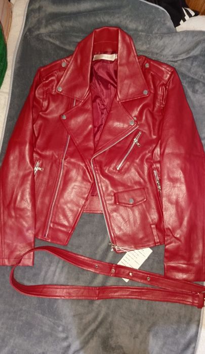 Красная куртка-косуха Женская