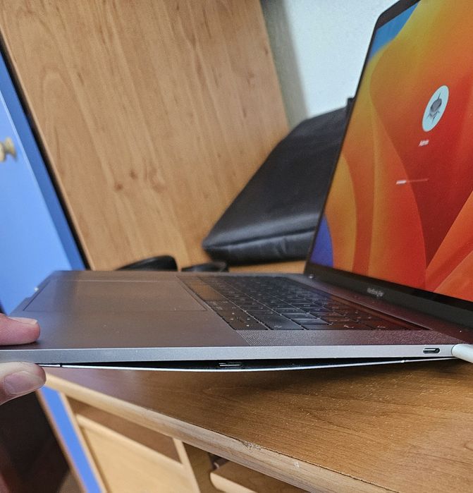 Mackbook Pro 2017 15.4 16GB RAM 256GB SSD