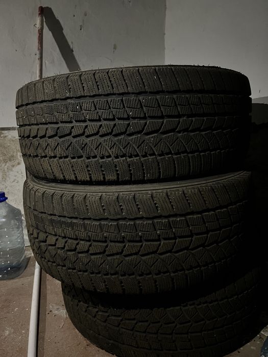 Продается летные шины размер 235,45,18