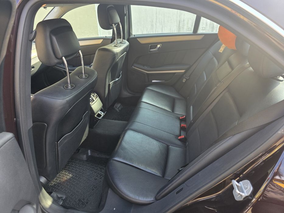 Vând Mercedes E250