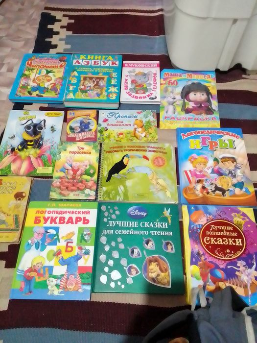 Часы . книги.тележка