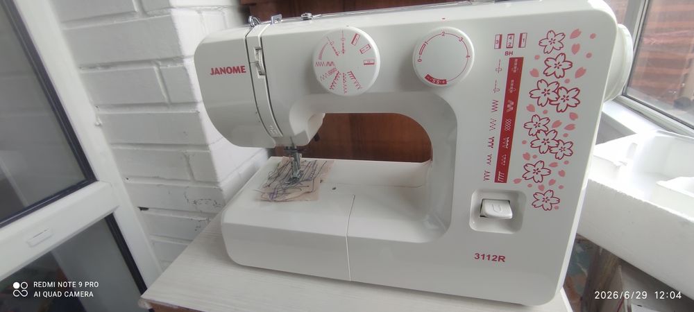 Продам  швейную машинку. Janome