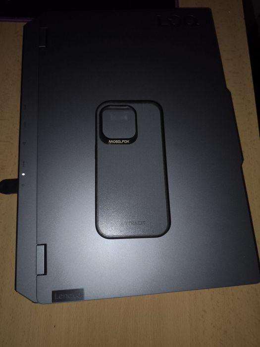 Iphone 14 pro чисто нов калъф mobilfox плюс подарък протектор.