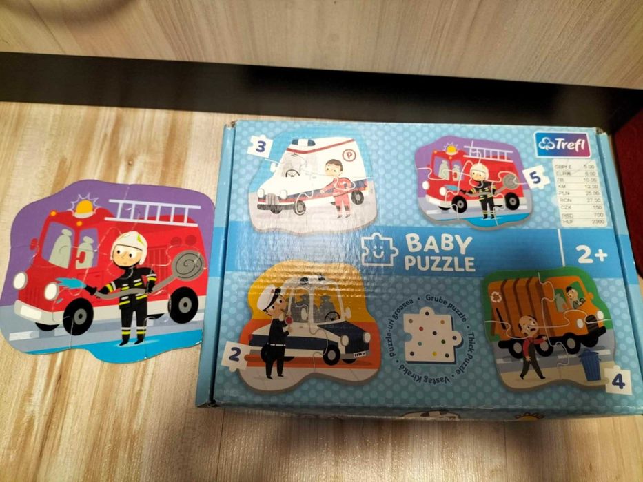lot de 2 puzzle-uri si o carte cu pompieri