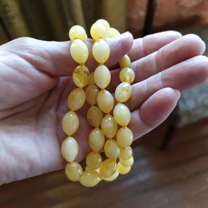Бусы оливки лимонного цвета