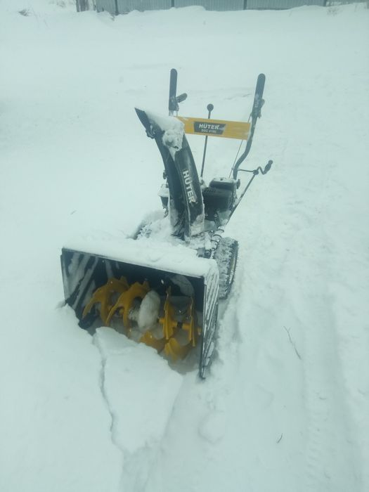 Продам снегоуборщик.