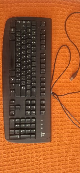 Клавиатура Delux, модел К9820 и Клавиатура Logitech