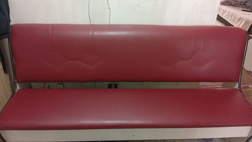 Кухонный уголок со стульями