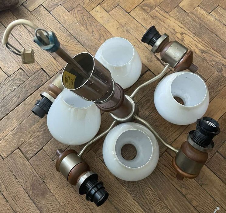 Полилей от дърво и хром