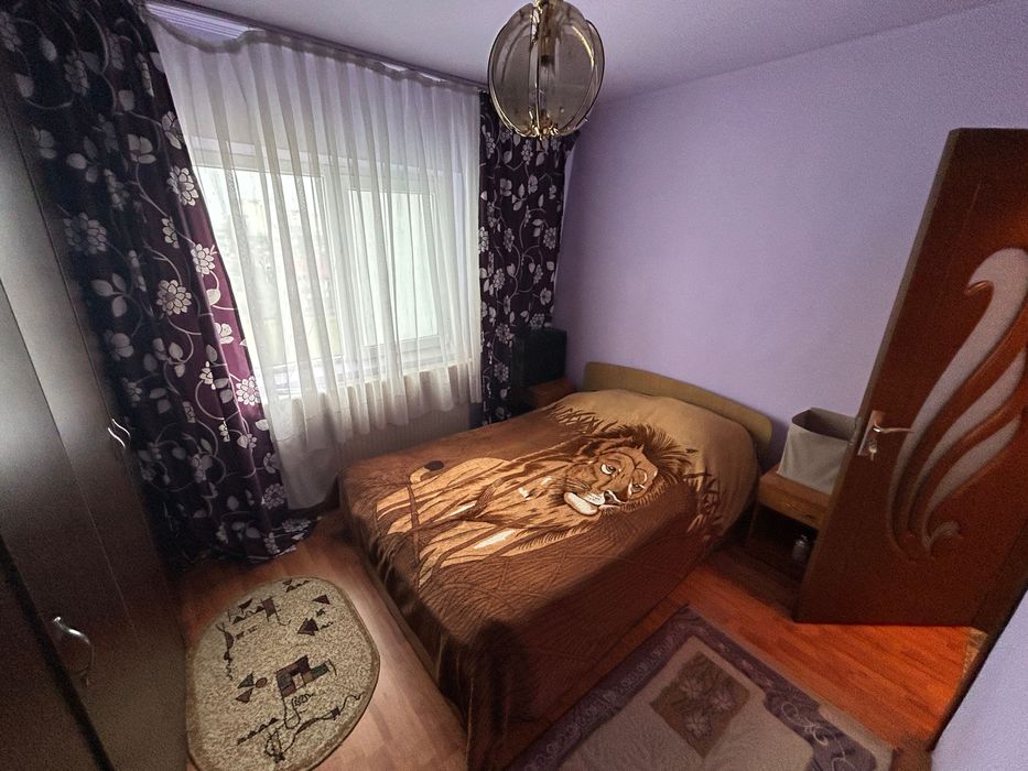 Vând apartament două camere decomandat situat pe strada știrbei vodă Călărasi