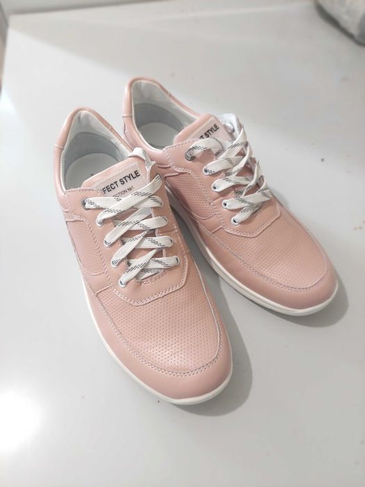 Продам женские кожаные ботинки MARKO