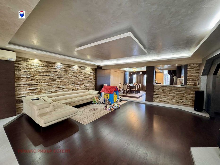 Продава се Промишлена сграда в Горна Оряховица - 4342 кв.м за 588 €/кв.м - Снимка #9