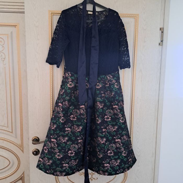 Прдома несколько платьев