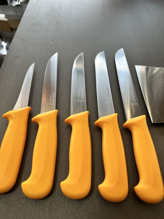 Комплект професионални немски месарски ножове 5 броя със сатър и масат