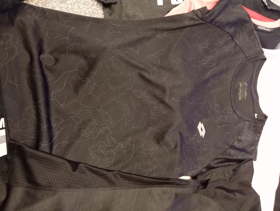 Дамски тениски за тренировки и за всеки ден