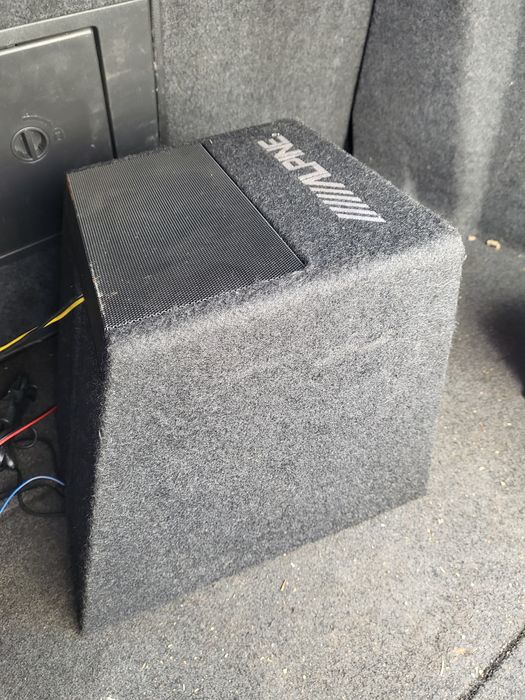 Subwoofer alpine si player auto alpine.