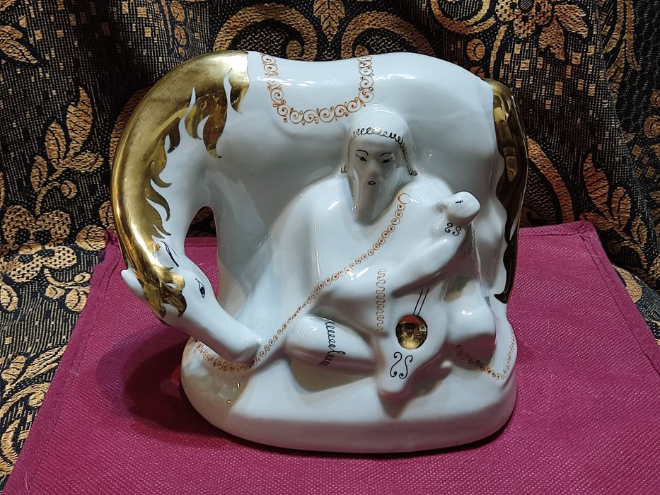 Статуэтка акын с кобызом,фарфор, Целиноград