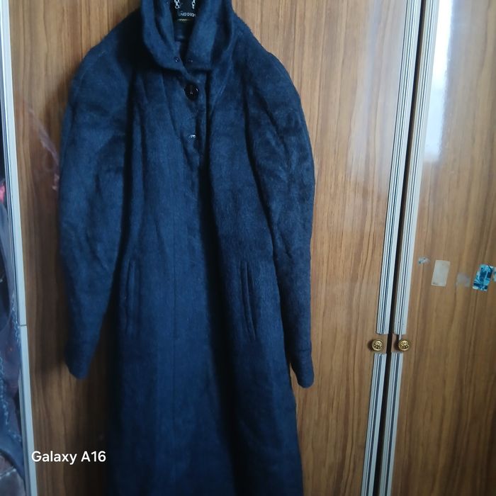 Ayollar Paltosi  sotiladi.