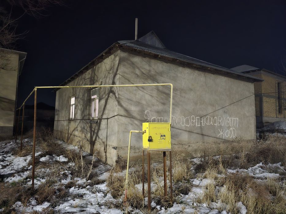 Үш бөлмелі үй жалға беріледі