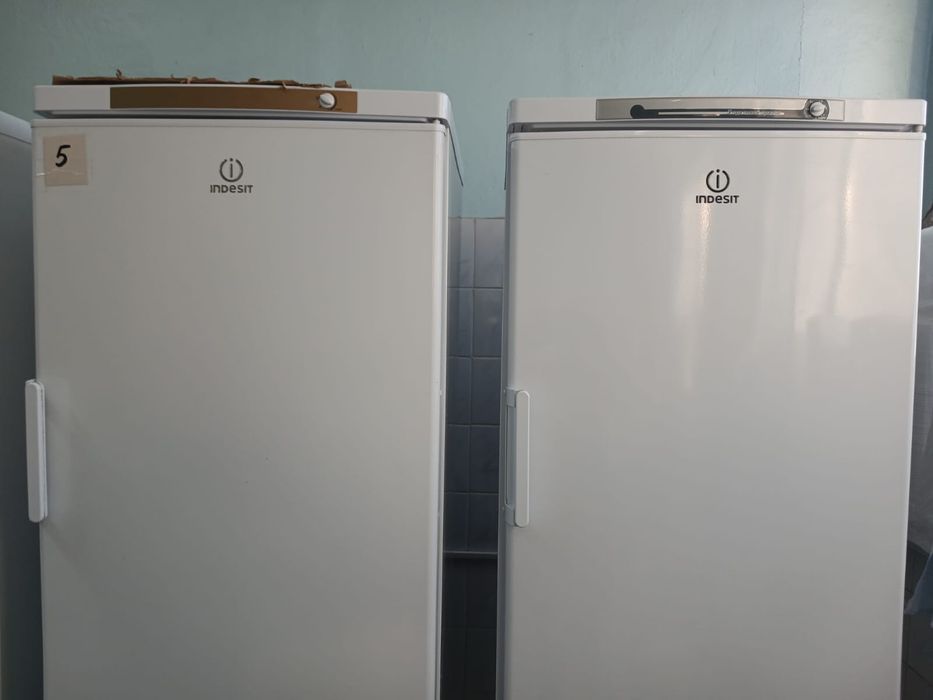Продам б/у вертикальные морозильные камеры Indesit