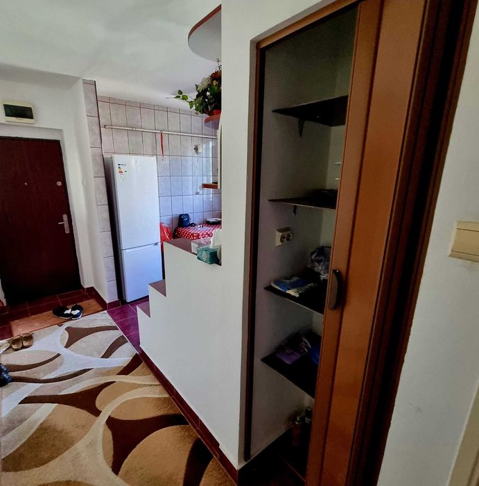 Proprietar, vand apartament 3 camere in Resita si garaj, separat
