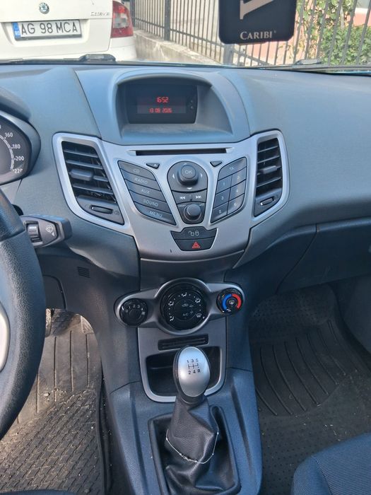 Vând Ford Fiesta