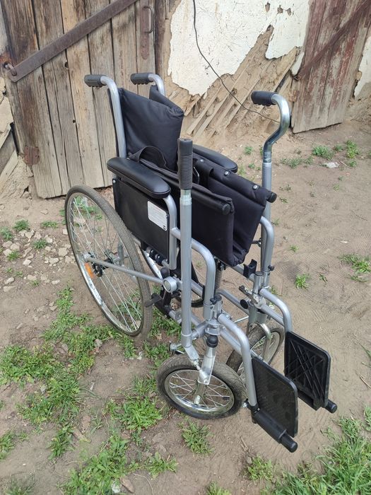Продается инвалидные коляски с рычагом