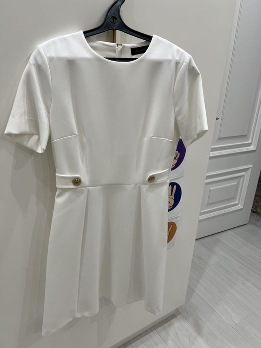 Коктейльное белое платье