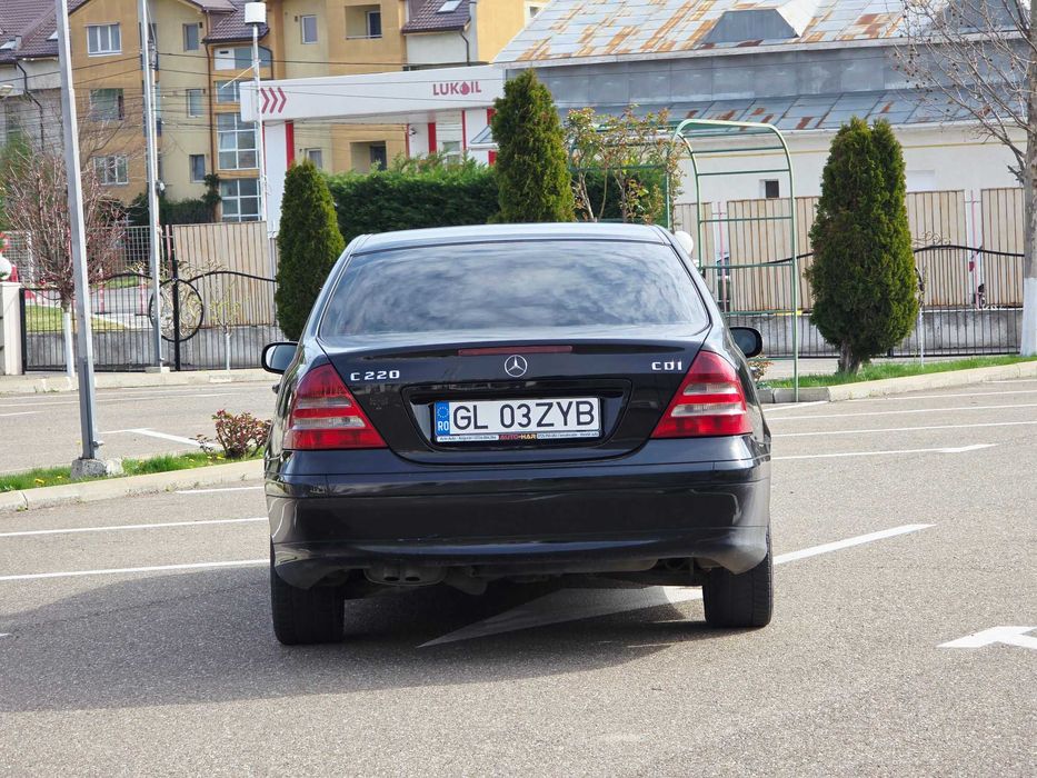 Vând Mercedes-Benz C220 CDI