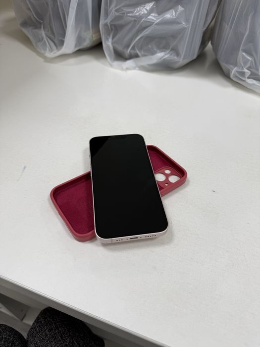 iPhone 13 розовый