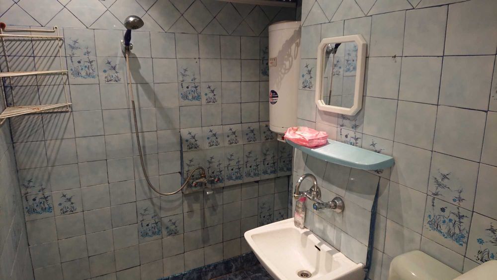 Дава се под наем Тристаен апартамент в Шумен, Център - 70 кв.м за 306 € - Снимка #6