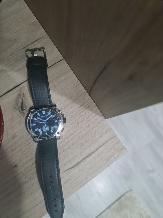 Vând ceas Police