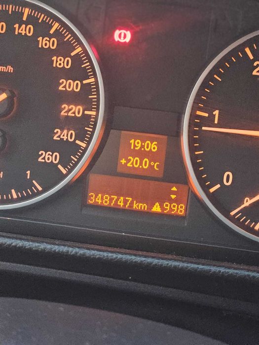 BMW Seria 3 E90 318d – 2009 | 2.0 Diesel 143 CP | 348.747 km | Distribuție schimbată