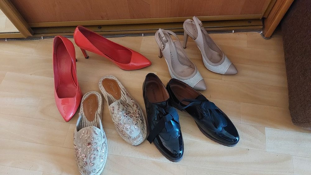 Продам женскую обувь