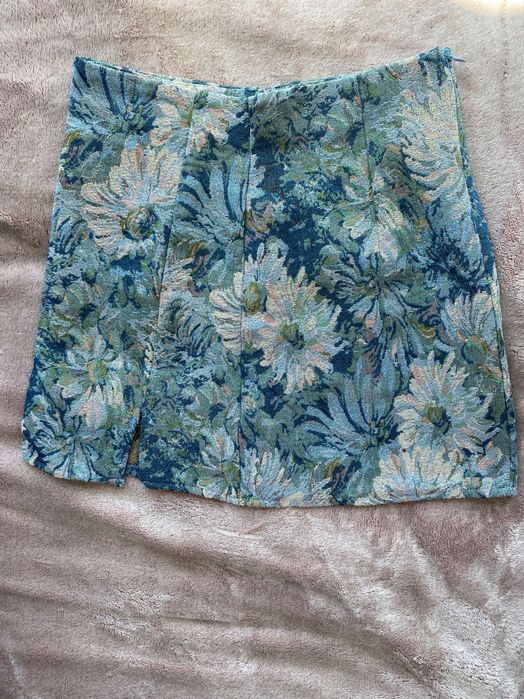 Нова къса пола от плътен плат